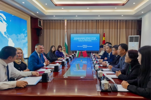 保加利亚国家与世界经济大学代表团访问KY开元
